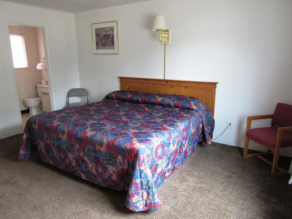 Yellowstone Country Inn West Yellowstone Room photo