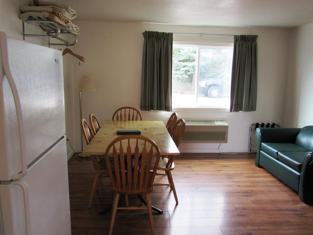 Yellowstone Country Inn West Yellowstone Room photo